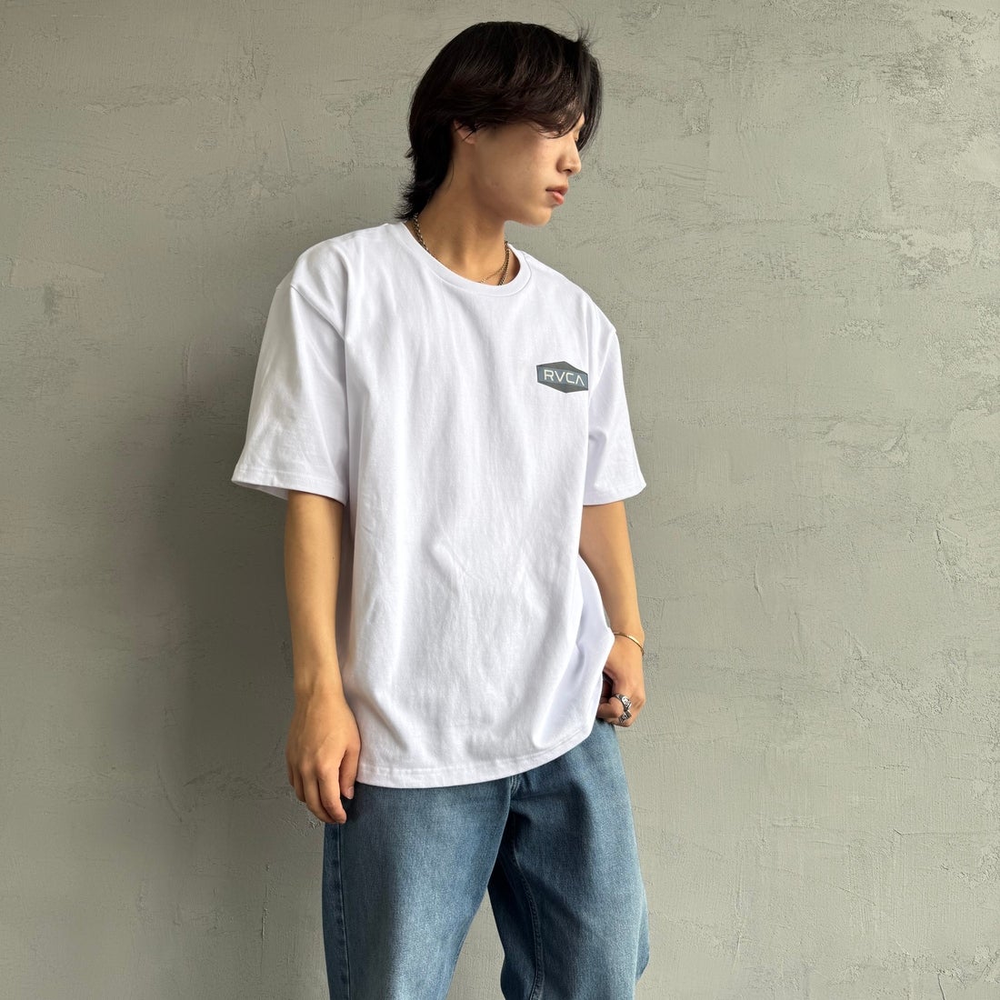 RVCA [ルーカ] ILL HEXロゴショートスリーブTシャツ [BF041-252] WHT &&モデル身長：179cm 着用サイズ：L&&