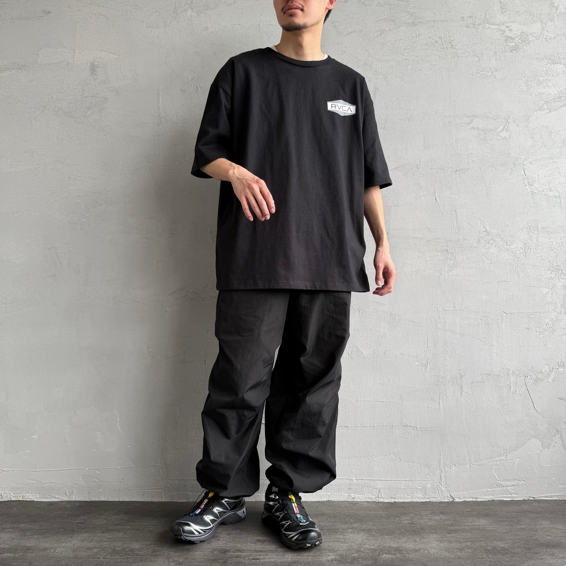 RVCA [ルーカ] ILL HEXロゴショートスリーブTシャツ [BF041-252] BLK &&モデル身長：168cm 着用サイズ：L&&