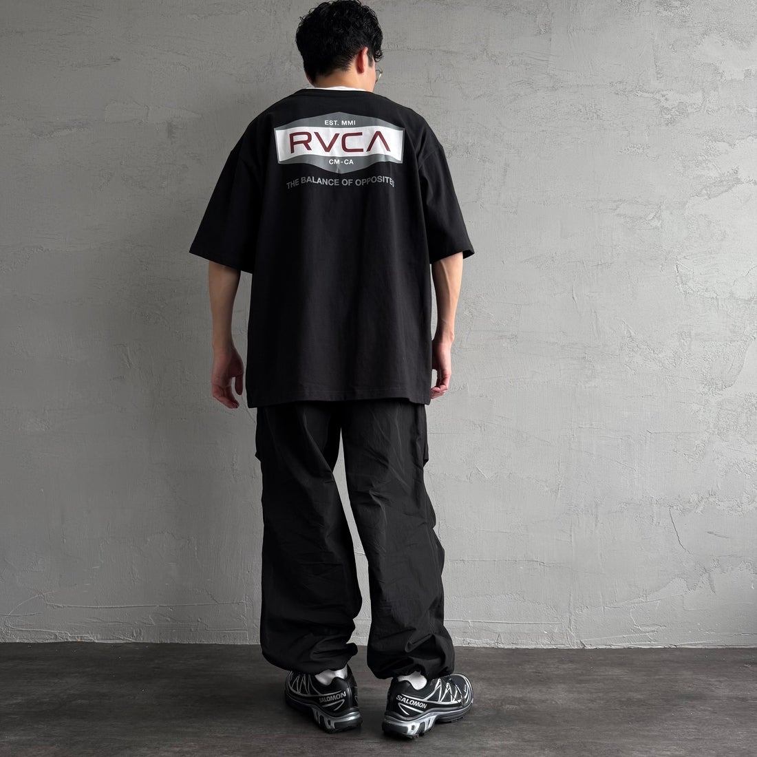 RVCA [ルーカ] ILL HEXロゴショートスリーブTシャツ [BF041-252] BLK &&モデル身長：168cm 着用サイズ：L&&