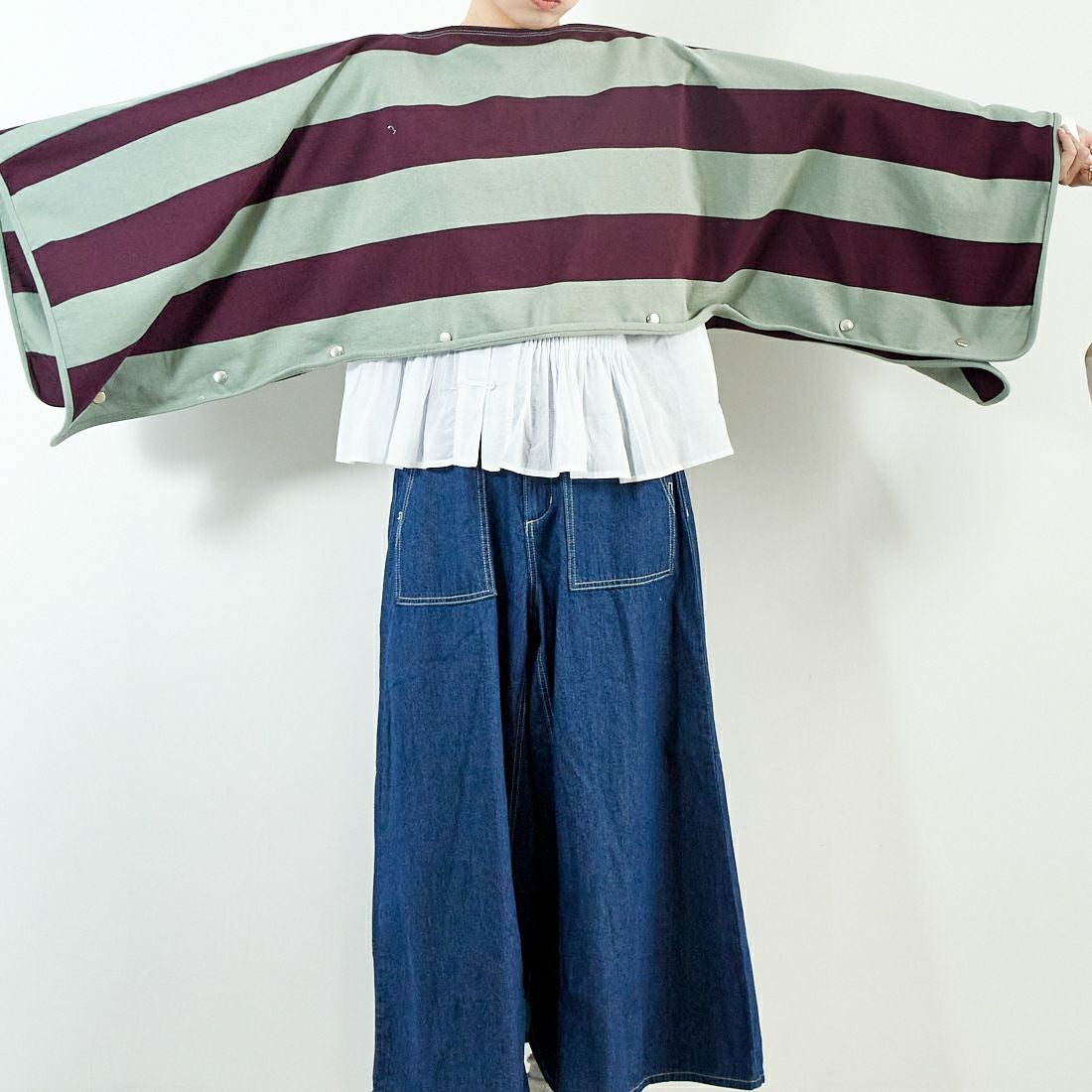 crinkle crinkle crinkle [クリンクル クリンクル クリンクル] 2WAYボーダーポンチョ [CC-3522] GREEN &&モデル身長：167cm 着用サイズ：F&&