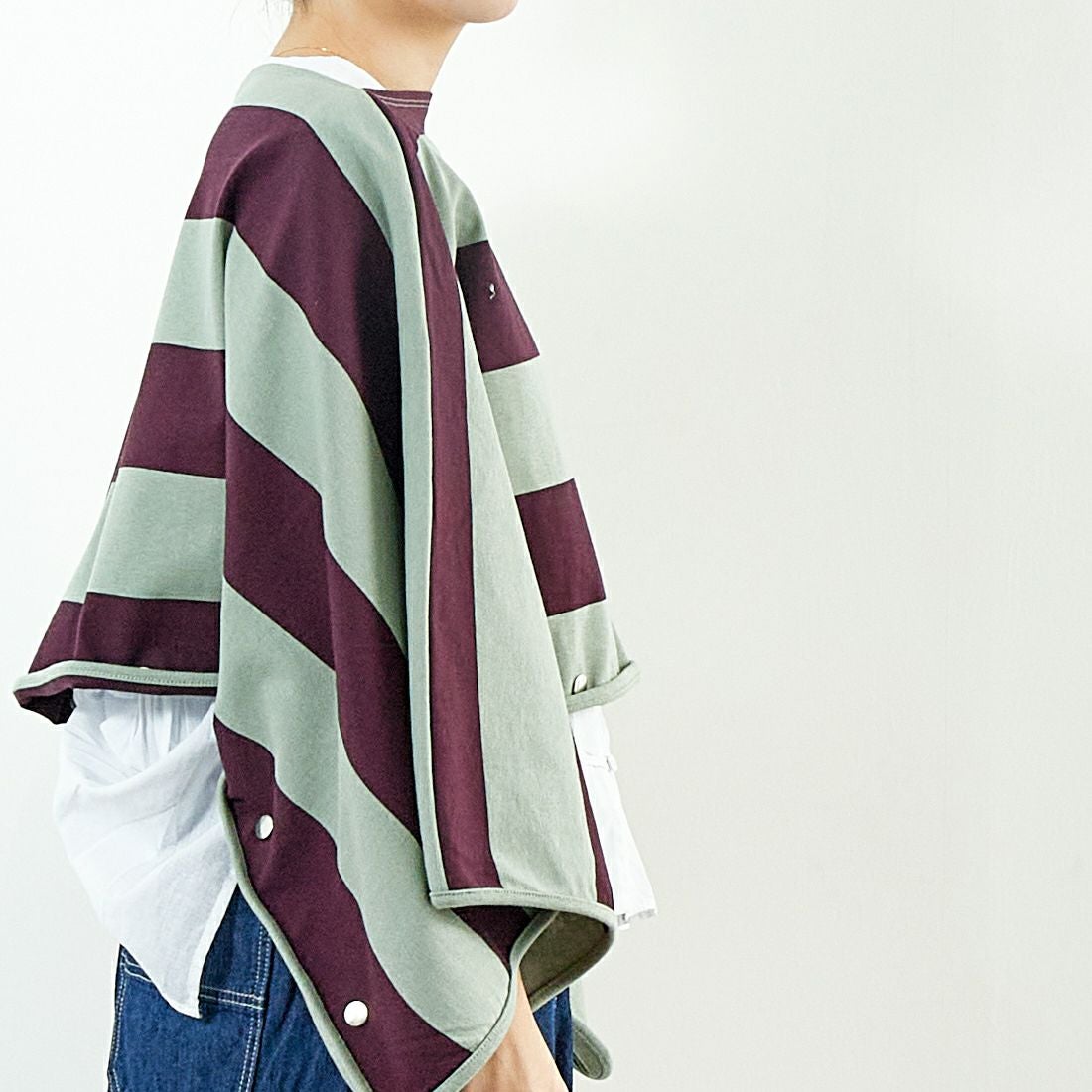 crinkle crinkle crinkle [クリンクル クリンクル クリンクル] 2WAYボーダーポンチョ [CC-3522] GREEN &&モデル身長：167cm 着用サイズ：F&&