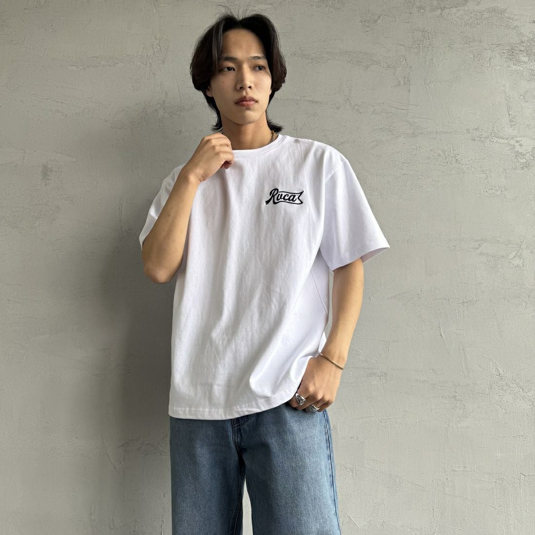 RVCA [ルーカ] PENスクリプトロゴショートスリーブTシャツ [BF041-253] WHT &&モデル身長：179cm 着用サイズ：M&&