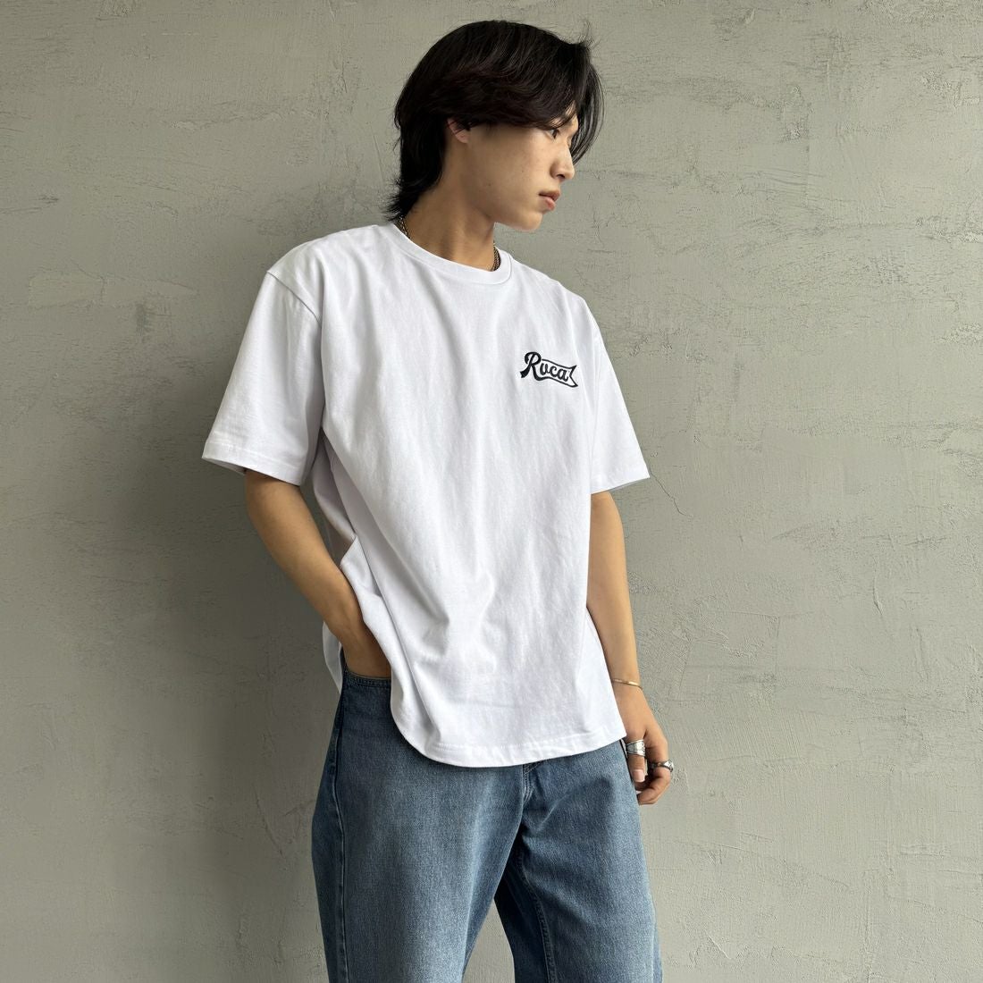 RVCA [ルーカ] PENスクリプトロゴショートスリーブTシャツ [BF041-253] WHT &&モデル身長：179cm 着用サイズ：M&&