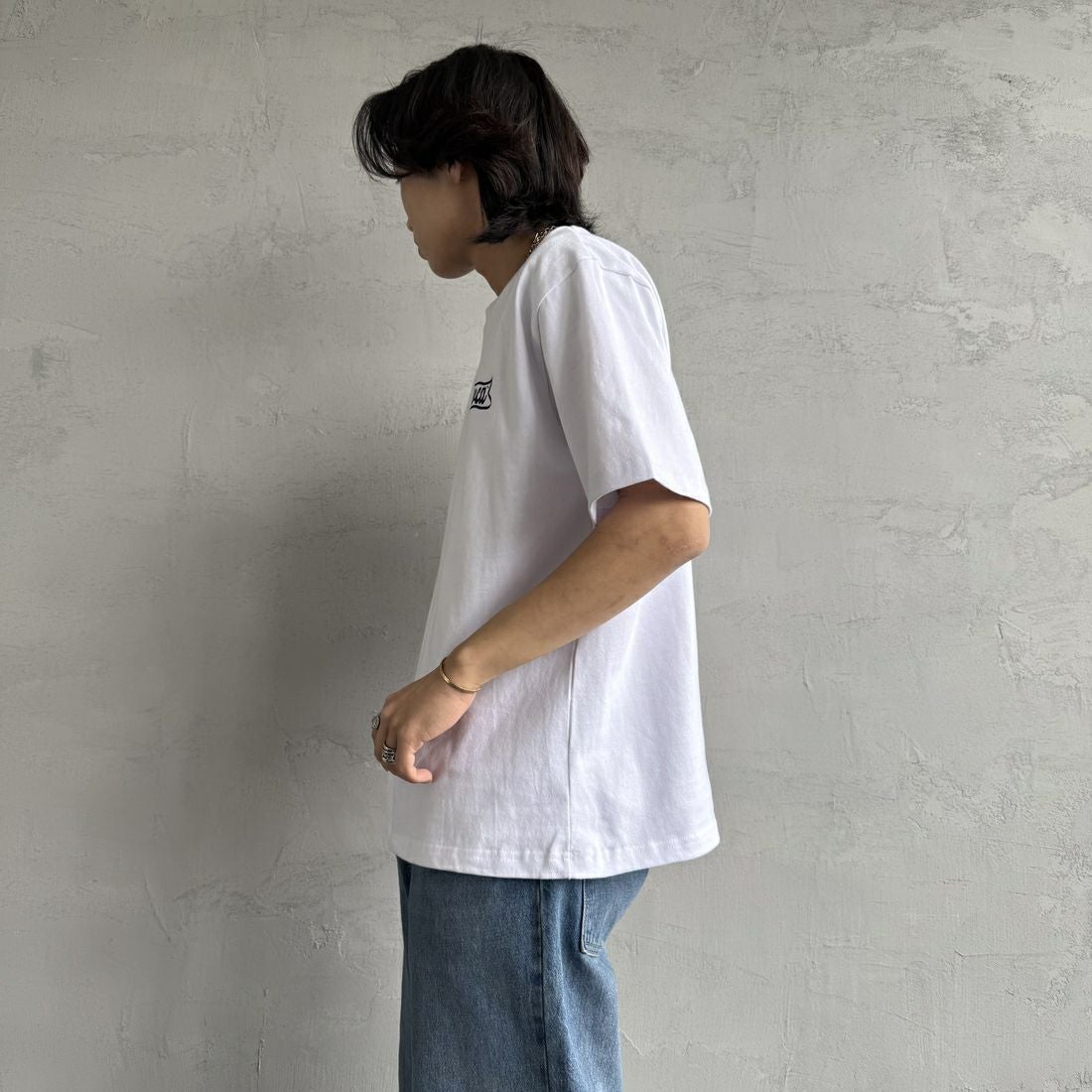 RVCA [ルーカ] PENスクリプトロゴショートスリーブTシャツ [BF041-253] WHT &&モデル身長：179cm 着用サイズ：M&&