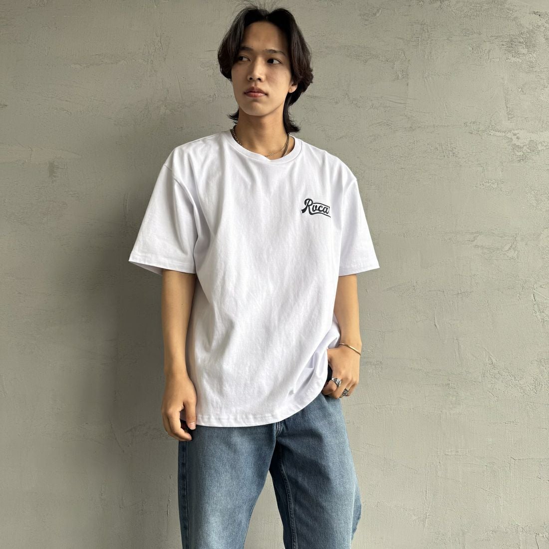 RVCA [ルーカ] PENスクリプトロゴショートスリーブTシャツ [BF041-253] WHT &&モデル身長：179cm 着用サイズ：L&&