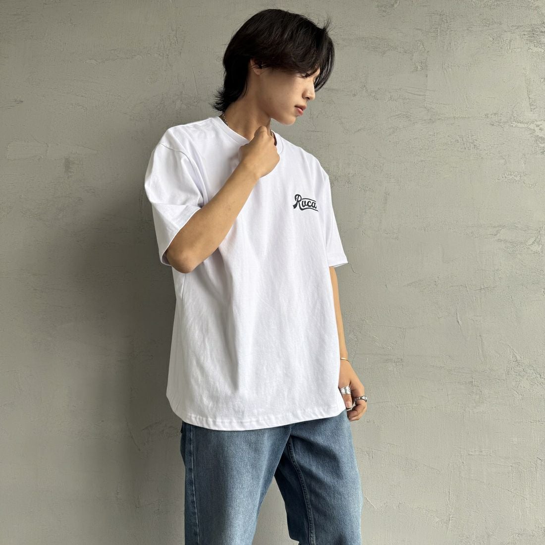 RVCA [ルーカ] PENスクリプトロゴショートスリーブTシャツ [BF041-253] WHT &&モデル身長：179cm 着用サイズ：L&&