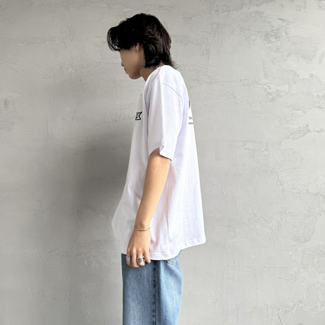 RVCA [ルーカ] PENスクリプトロゴショートスリーブTシャツ [BF041-253] WHT &&モデル身長：179cm 着用サイズ：L&&