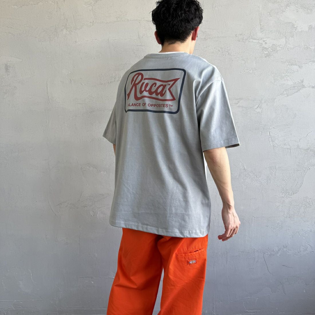 RVCA [ルーカ] PENスクリプトロゴショートスリーブTシャツ [BF041-253] MON &&モデル身長：168cm 着用サイズ：M&&