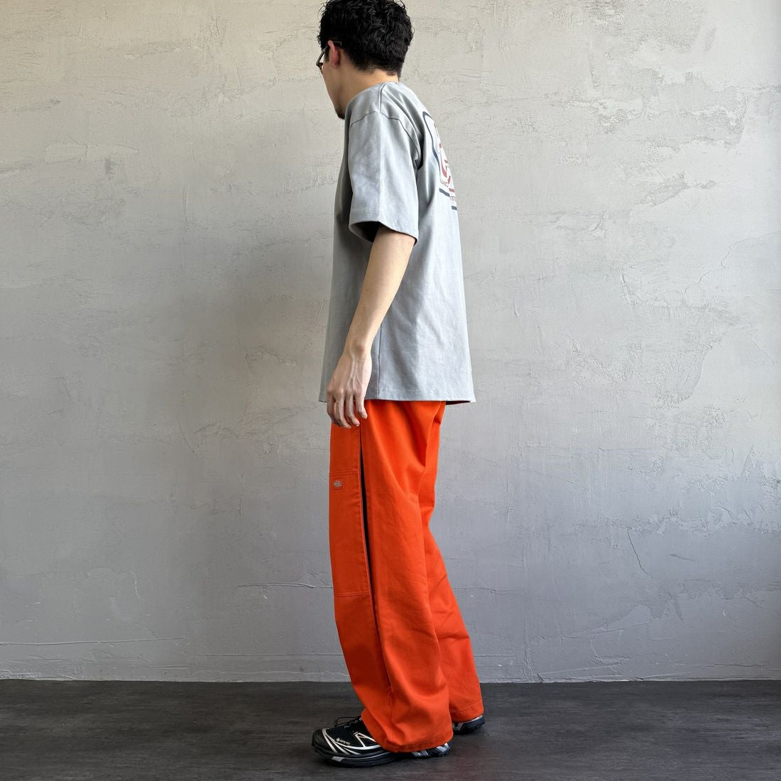 RVCA [ルーカ] PENスクリプトロゴショートスリーブTシャツ [BF041-253] MON &&モデル身長：168cm 着用サイズ：M&&