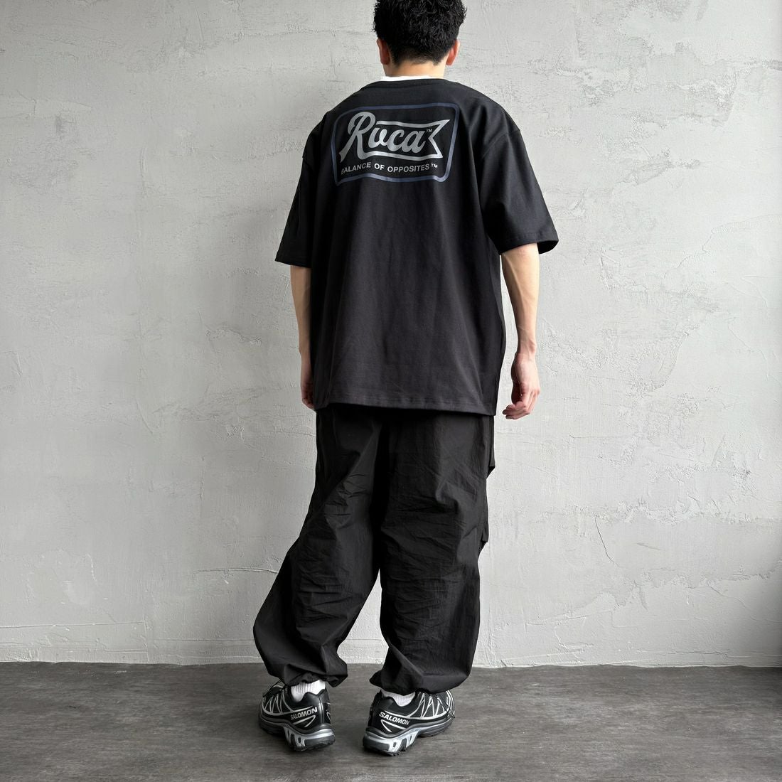 RVCA [ルーカ] PENスクリプトロゴショートスリーブTシャツ [BF041-253] BLK &&モデル身長：168cm 着用サイズ：L&&