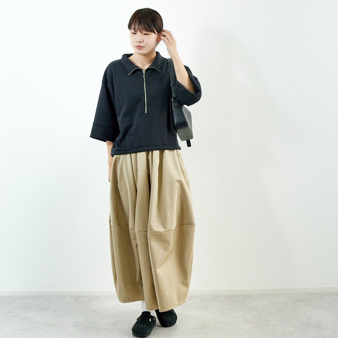 KHA:KI [カーキ] ハーフジップスウェットシャツ [MIL25HCS3429] BLACK &&モデル身長：167cm 着用サイズ：1&&