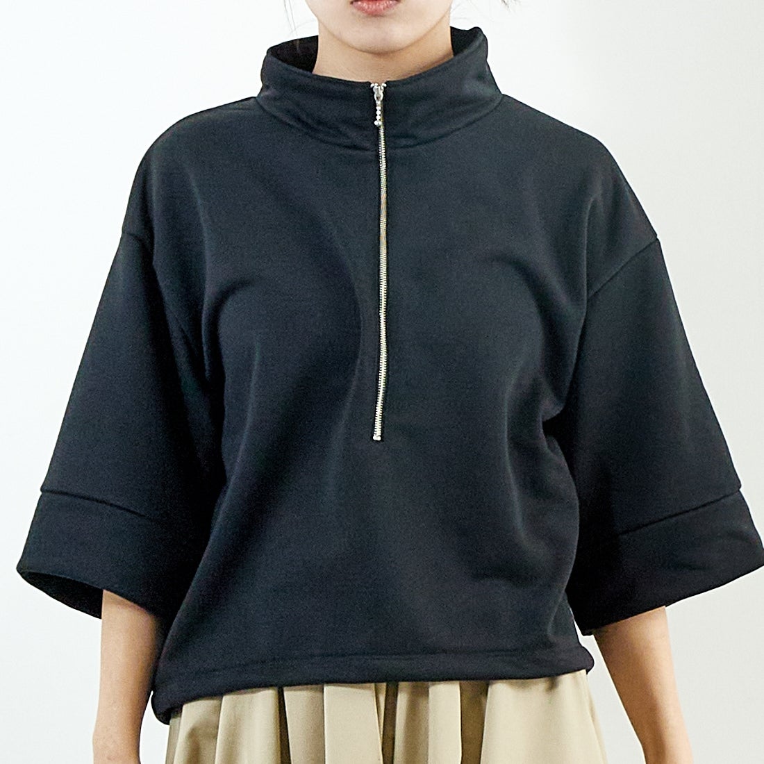 KHA:KI [カーキ] ハーフジップスウェットシャツ [MIL25HCS3429] BLACK &&モデル身長：167cm 着用サイズ：1&&