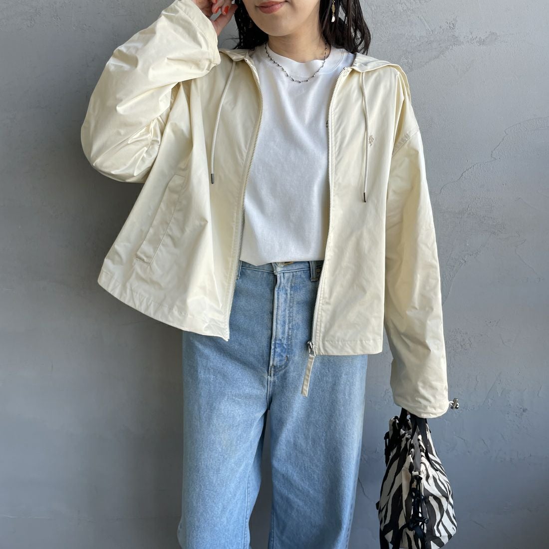 Gymphlex [ジムフレックス] ショートジップジャケット [GY-A0682HCM] EGG WHITE &&モデル身長：160cm 着用サイズ：14&&