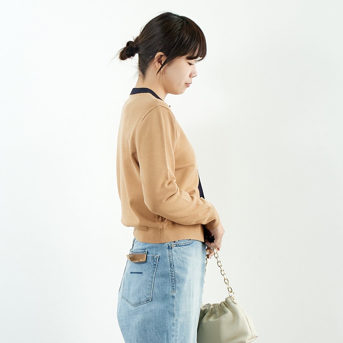 Margaux vintage [マルゴーヴィンテージ] シャネル風カーディガン [MG-KN-25013-S] BEIGE/NAVY &&モデル身長：167cm 着用サイズ：F&&