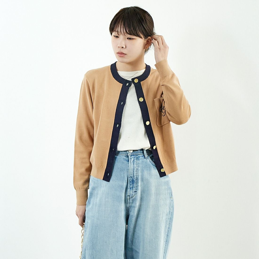 Margaux vintage [マルゴーヴィンテージ] シャネル風カーディガン [MG-KN-25013-S] BEIGE/NAVY &&モデル身長：167cm 着用サイズ：F&&