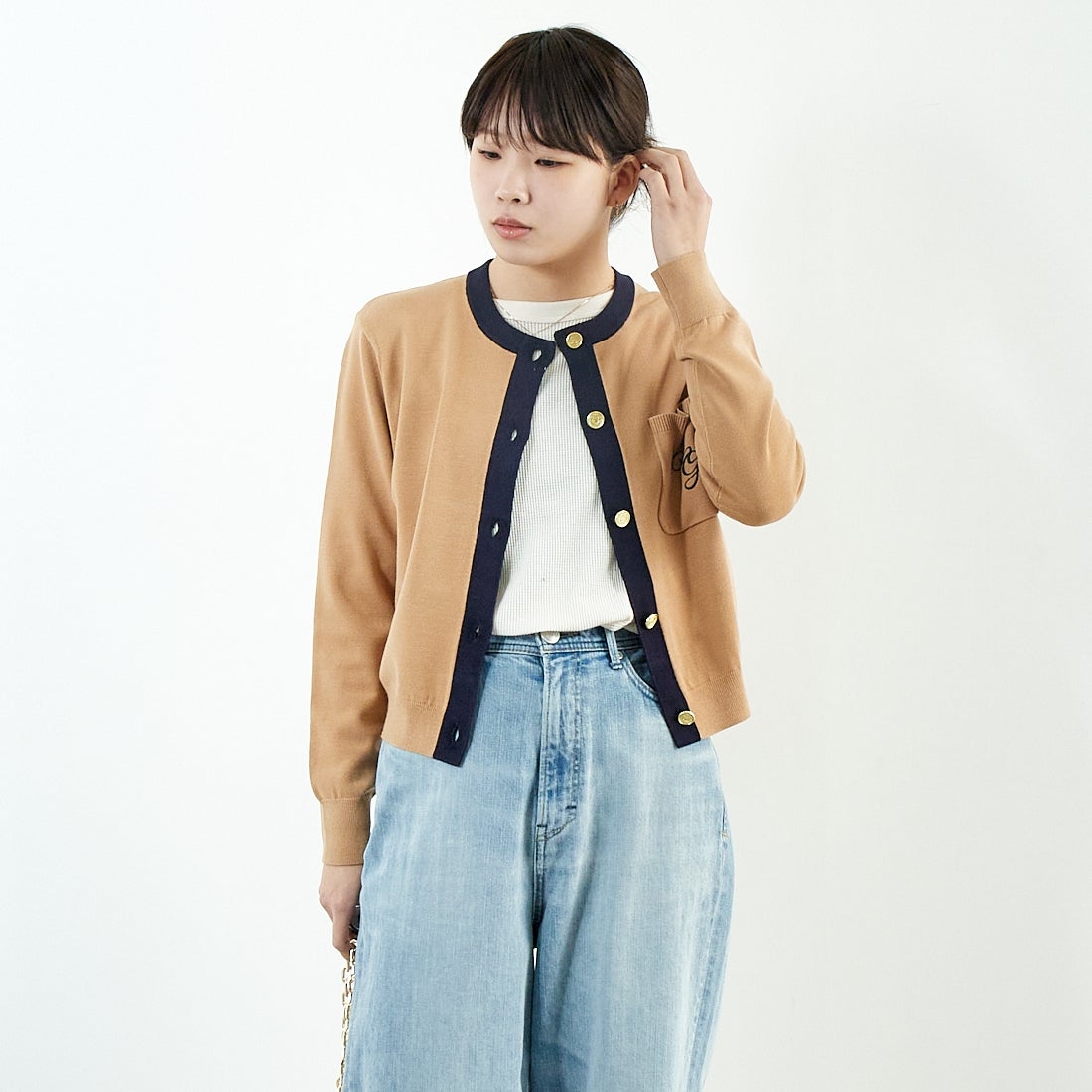 Margaux vintage [マルゴーヴィンテージ] シャネル風カーディガン [MG-KN-25013-S] BEIGE/NAVY &&モデル身長：167cm 着用サイズ：F&&