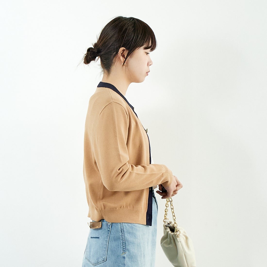 Margaux vintage [マルゴーヴィンテージ] シャネル風カーディガン [MG-KN-25013-S] BEIGE/NAVY &&モデル身長：167cm 着用サイズ：F&&