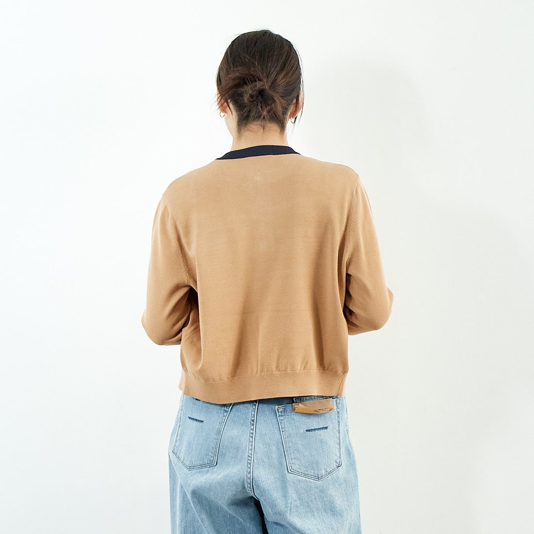 Margaux vintage [マルゴーヴィンテージ] シャネル風カーディガン [MG-KN-25013-S] BEIGE/NAVY &&モデル身長：167cm 着用サイズ：F&&