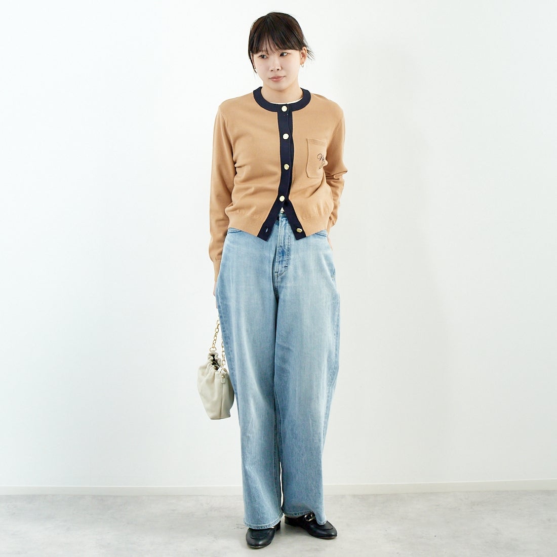 Margaux vintage [マルゴーヴィンテージ] シャネル風カーディガン [MG-KN-25013-S] BEIGE/NAVY &&モデル身長：167cm 着用サイズ：F&&