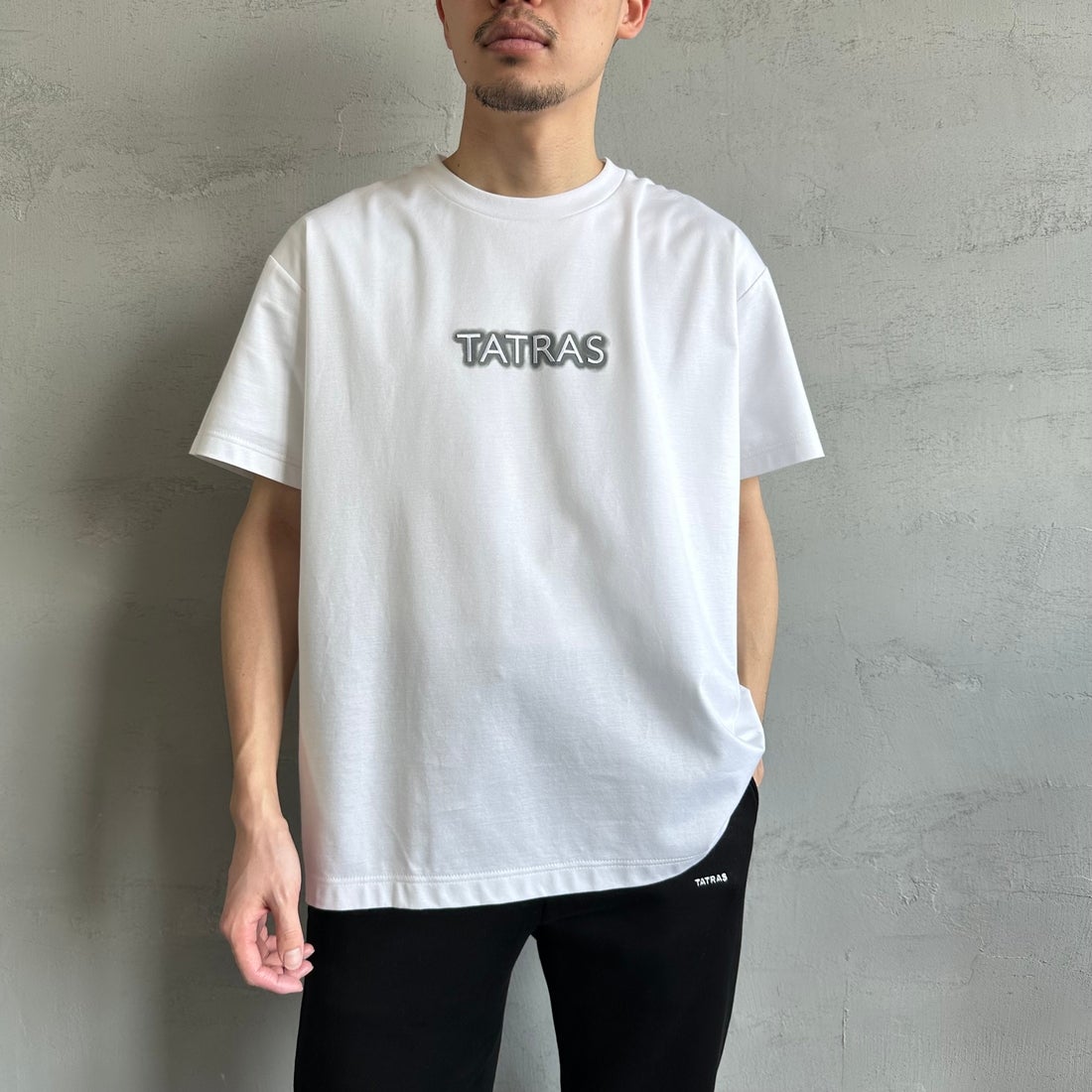 25SS TATRAS 別注 INDEZ ロゴ刺繍 Tシャツ ブラック 1 TATRAS [タトラス] 別注 INDEZ ブランドロゴ刺繍Tシャツ [MTIN25S8299