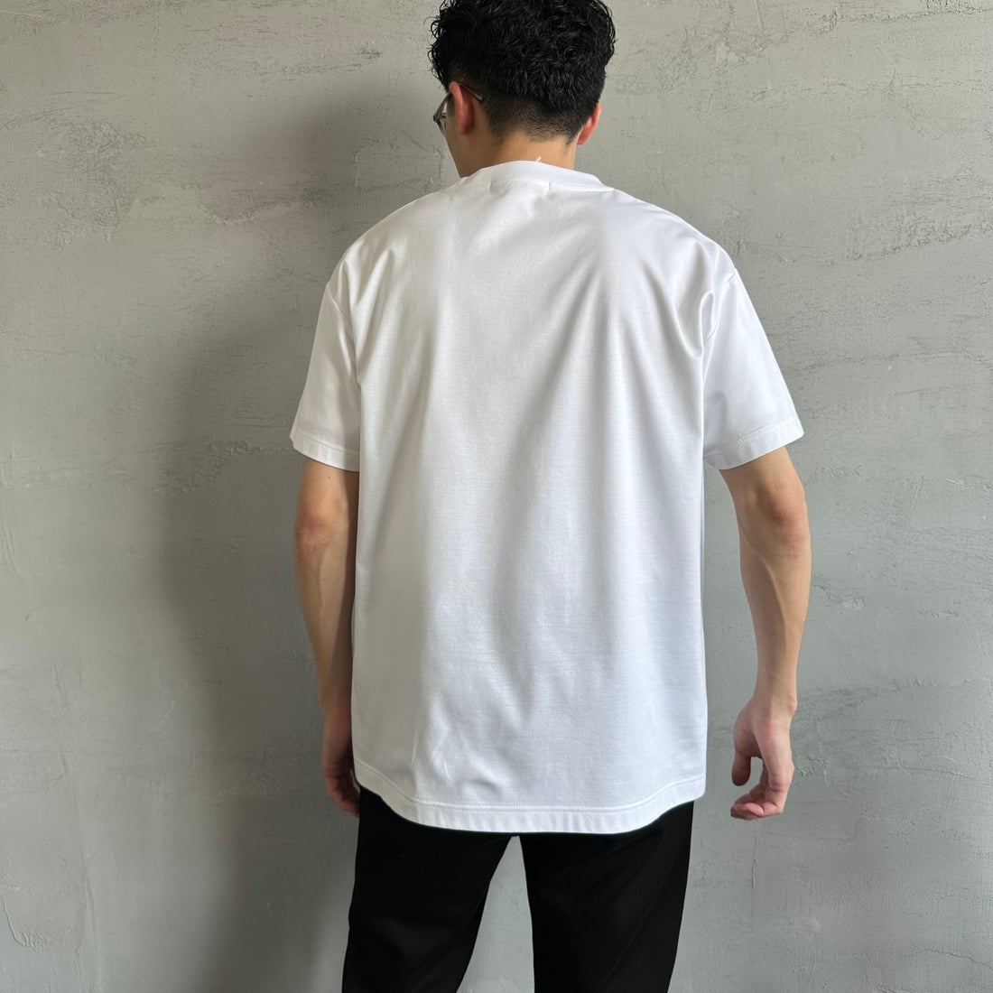 TATRAS [タトラス] 別注 INDEZ ブランドロゴ刺繍Tシャツ [MTIN25S8299-M-JF] WHITE &&モデル身長：168cm 着用サイズ：2&&