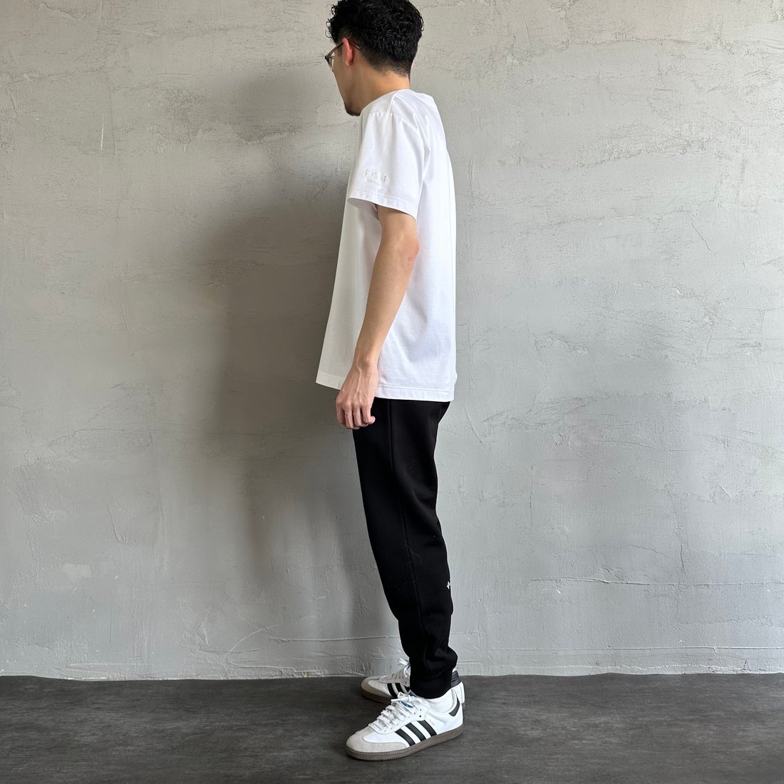 TATRAS [タトラス] 別注 INDEZ ブランドロゴ刺繍Tシャツ [MTIN25S8299-M-JF] WHITE &&モデル身長：168cm 着用サイズ：2&&