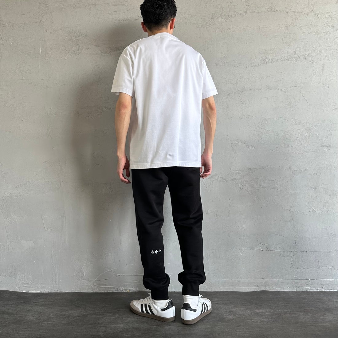 TATRAS [タトラス] 別注 INDEZ ブランドロゴ刺繍Tシャツ [MTIN25S8299-M-JF] WHITE &&モデル身長：168cm 着用サイズ：2&&