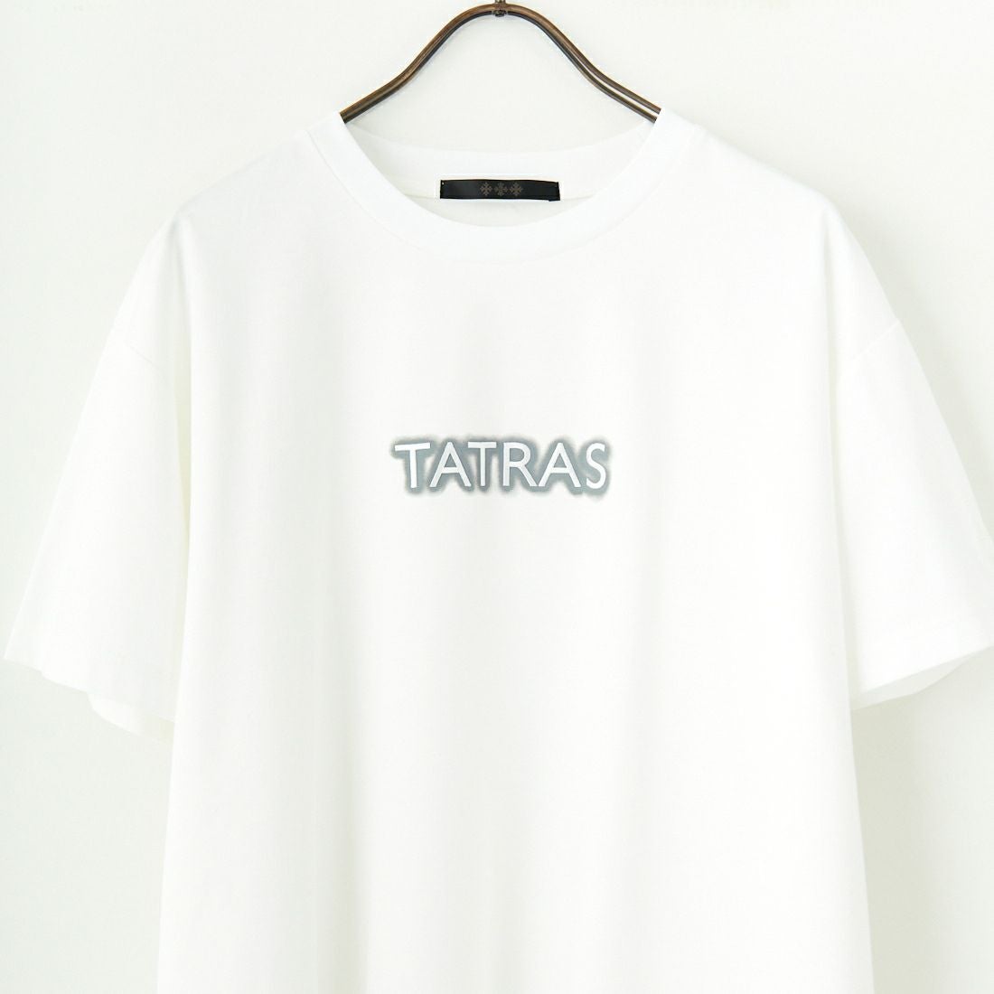 TATRAS [タトラス] 別注 INDEZ ブランドロゴ刺繍Tシャツ [MTIN25S8299-M-JF] WHITE