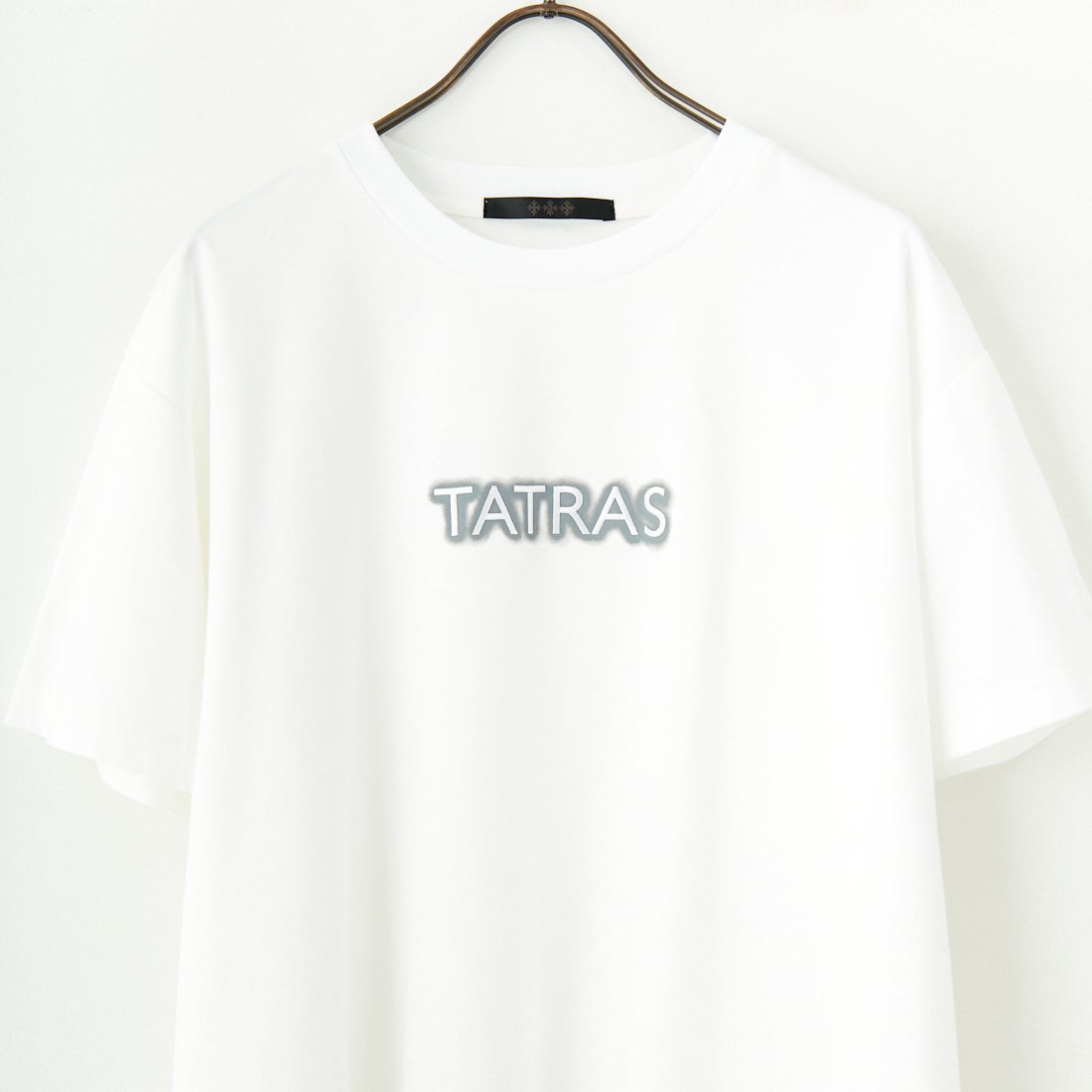 TATRAS [タトラス] 別注 INDEZ ブランドロゴ刺繍Tシャツ [MTIN25S8299-M-JF] WHITE