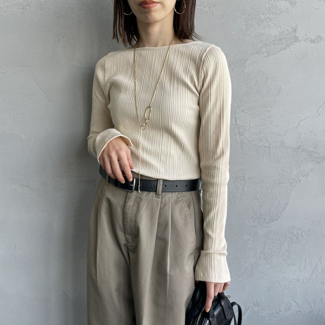 Noir Fabrik [ヌワールファブリック] ボートネック ロングスリーブTシャツ [JFS-C091] LT.BEIGE &&モデル身長：158cm 着用サイズ：0&&