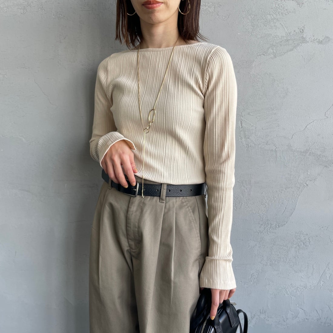 Noir Fabrik [ヌワールファブリック] ボートネック ロングスリーブTシャツ [JFS-C091] LT.BEIGE &&モデル身長：158cm 着用サイズ：0&&