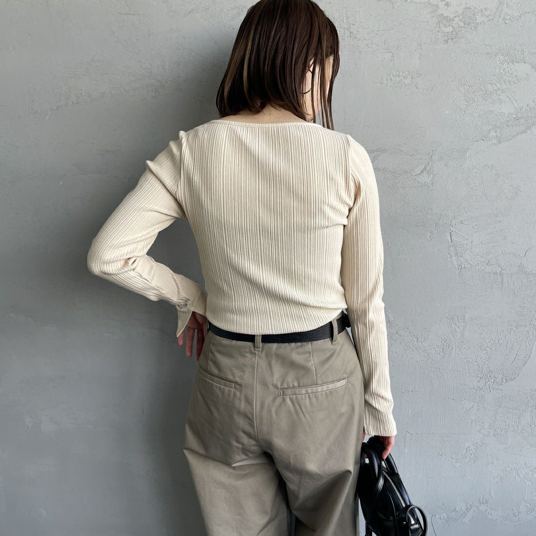 Noir Fabrik [ヌワールファブリック] ボートネック ロングスリーブTシャツ [JFS-C091] LT.BEIGE &&モデル身長：158cm 着用サイズ：0&&