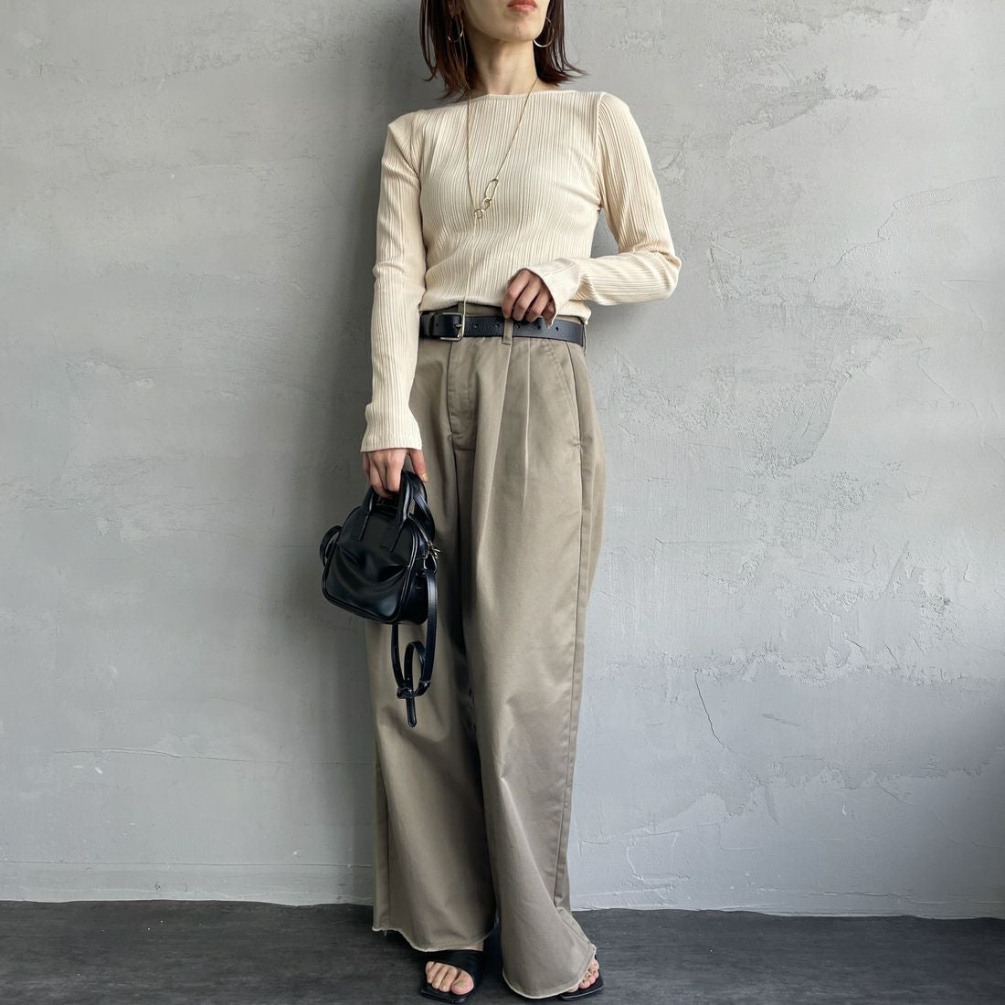 Noir Fabrik [ヌワールファブリック] ボートネック ロングスリーブTシャツ [JFS-C091] LT.BEIGE &&モデル身長：158cm 着用サイズ：0&&