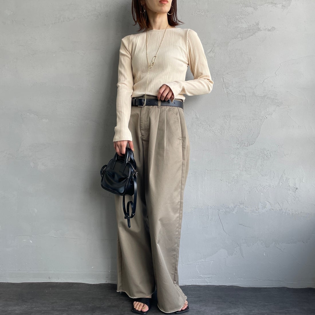 Noir Fabrik [ヌワールファブリック] ボートネック ロングスリーブTシャツ [JFS-C091] LT.BEIGE &&モデル身長：158cm 着用サイズ：0&&