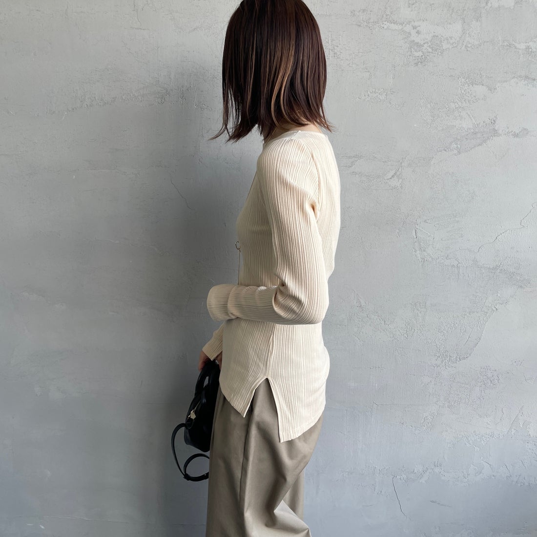 Noir Fabrik [ヌワールファブリック] ボートネック ロングスリーブTシャツ [JFS-C091] LT.BEIGE &&モデル身長：158cm 着用サイズ：0&&