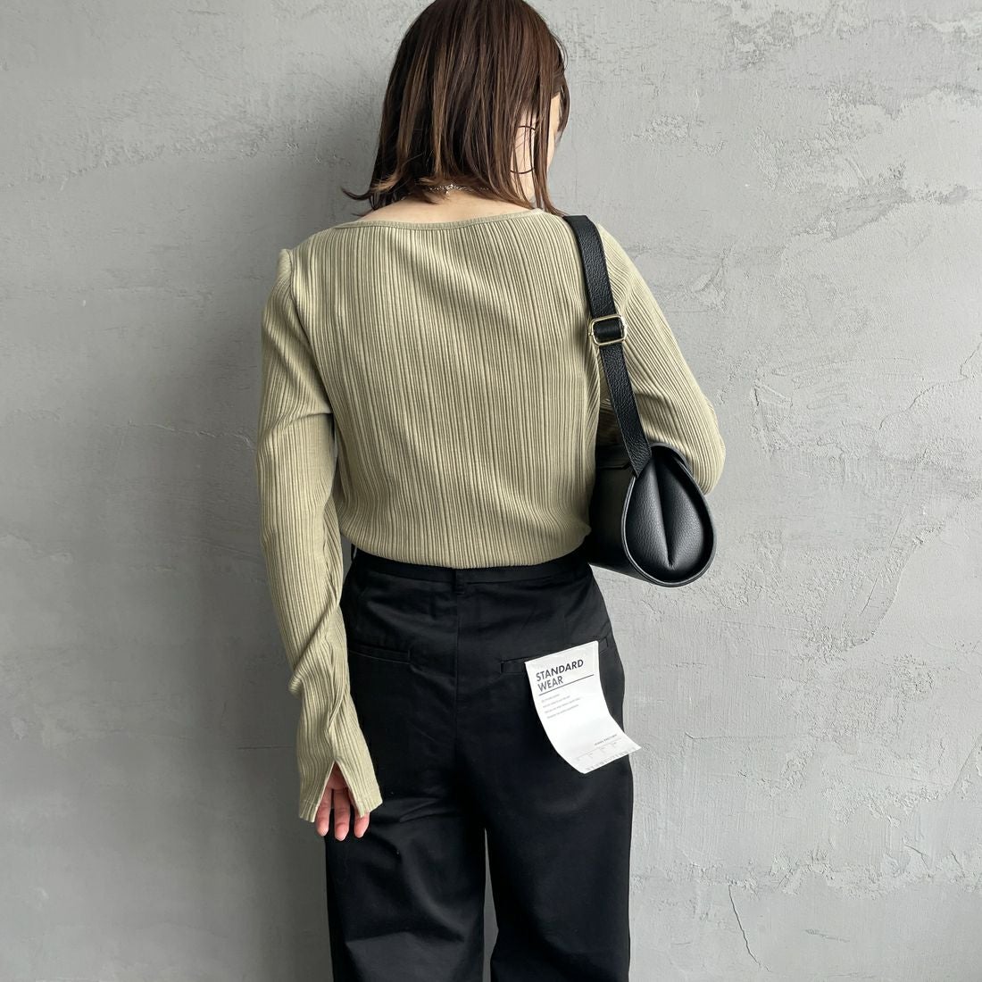 Noir Fabrik [ヌワールファブリック] ボートネック ロングスリーブTシャツ [JFS-C091] OLIVE &&モデル身長：158cm 着用サイズ：1&&