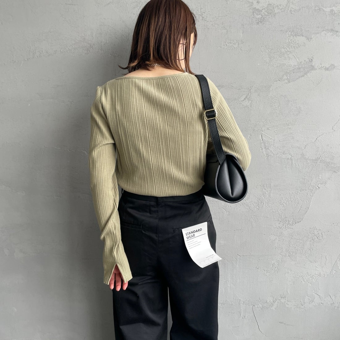 Noir Fabrik [ヌワールファブリック] ボートネック ロングスリーブTシャツ [JFS-C091] OLIVE &&モデル身長：158cm 着用サイズ：1&&