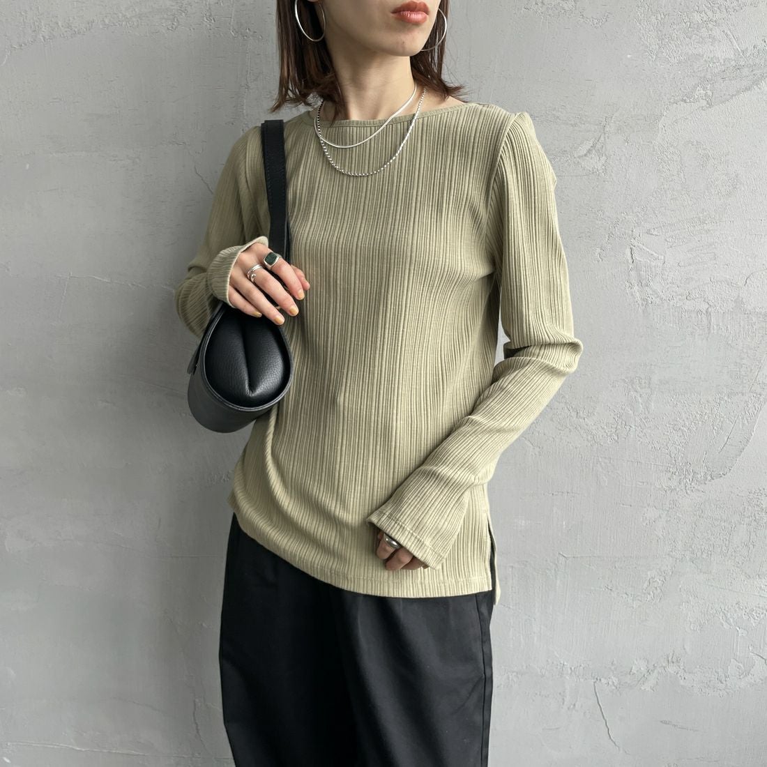 Noir Fabrik [ヌワールファブリック] ボートネック ロングスリーブTシャツ [JFS-C091] OLIVE &&モデル身長：158cm 着用サイズ：1&&