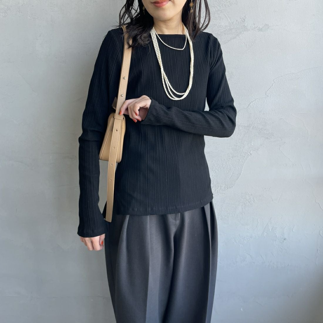 Noir Fabrik [ヌワールファブリック] ボートネック ロングスリーブTシャツ [JFS-C091] BLACK &&モデル身長：160cm 着用サイズ：1&&