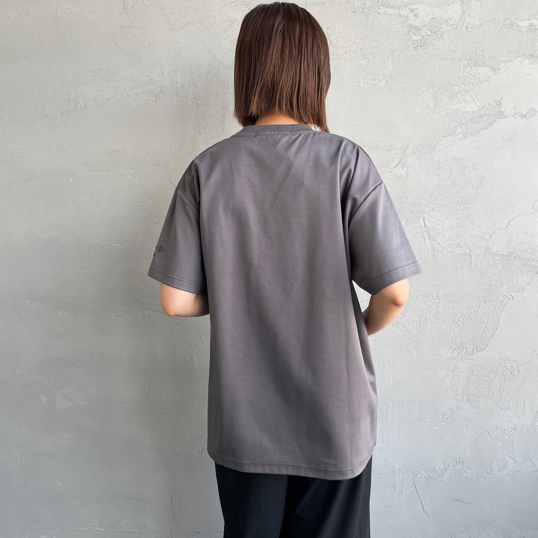 TATRAS [タトラス] 別注 INDEZ ブランドロゴ刺繍Tシャツ [MTIN25S8299-M-JF] C.GRAY &&モデル身長：159cm 着用サイズ：1&&