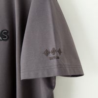 TATRAS [タトラス] 別注 INDEZ ブランドロゴ刺繍Tシャツ [MTIN25S8299 