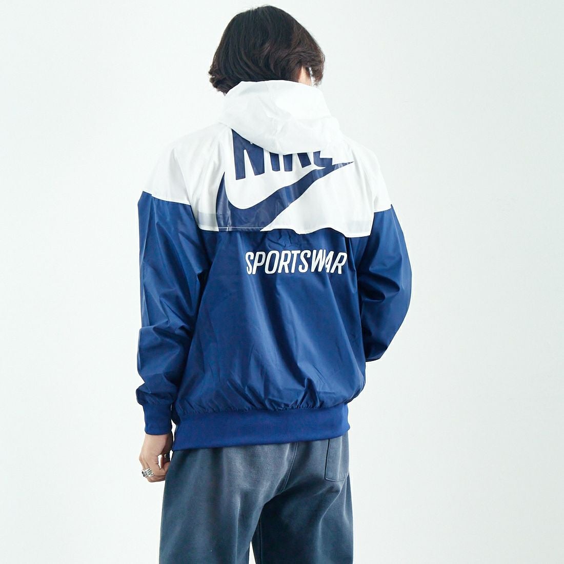 NIKE [ナイキ] ウインドブレーカー ジャケット [HJ2041] 100 WHITE &&モデル身長：179cm 着用サイズ：L&&