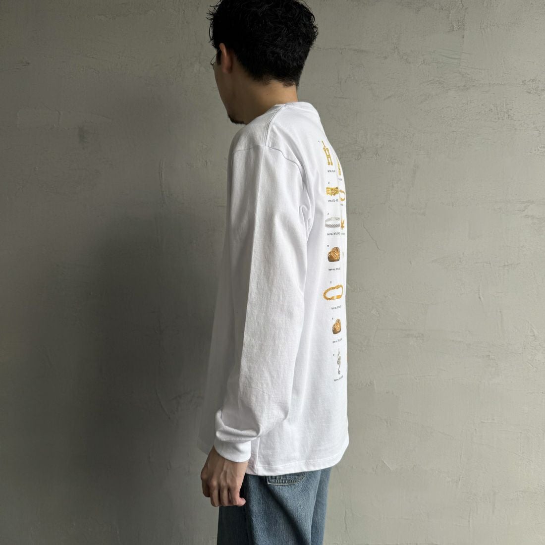 HUF [ハフ] 長袖Tシャツ [TS02392] WHITE &&モデル身長：168cm 着用サイズ：M&&