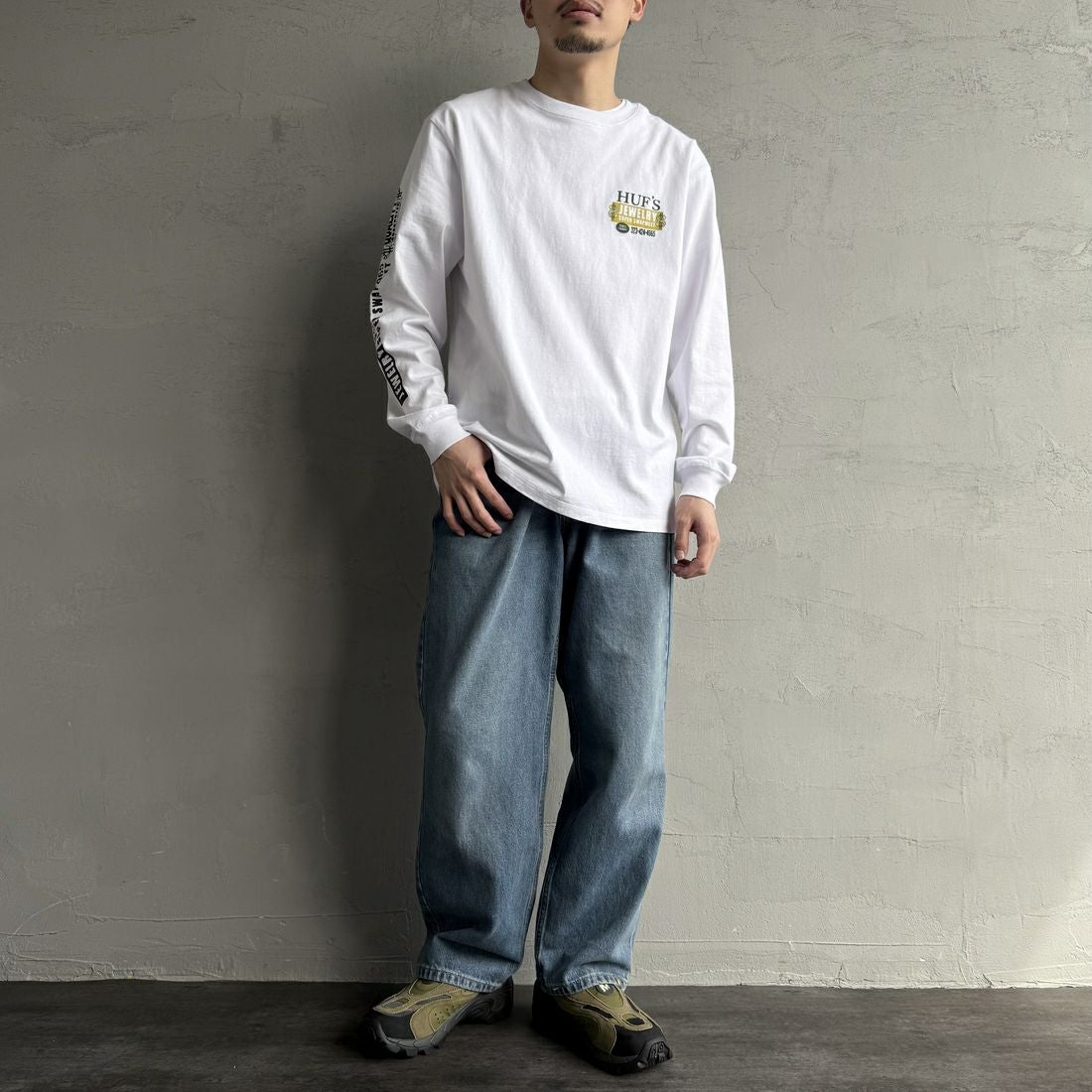 HUF [ハフ] 長袖Tシャツ [TS02392] WHITE &&モデル身長：168cm 着用サイズ：M&&