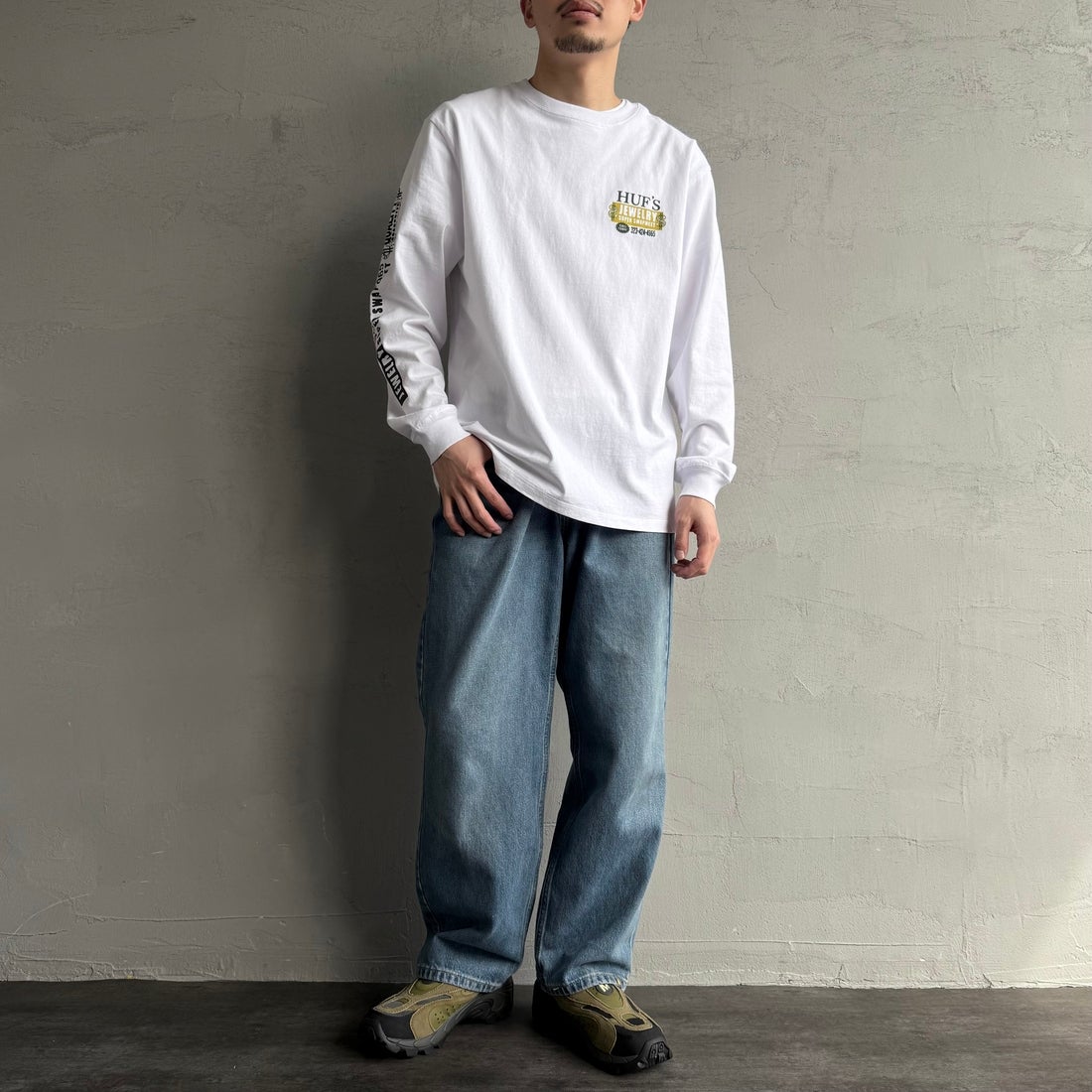 HUF [ハフ] 長袖Tシャツ [TS02392] WHITE &&モデル身長：168cm 着用サイズ：M&&