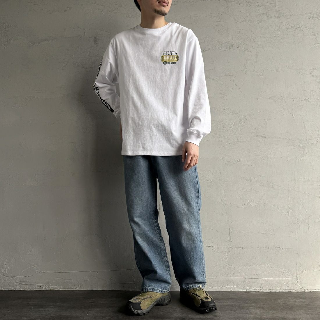 HUF [ハフ] 長袖Tシャツ [TS02392] WHITE &&モデル身長：168cm 着用サイズ：M&&