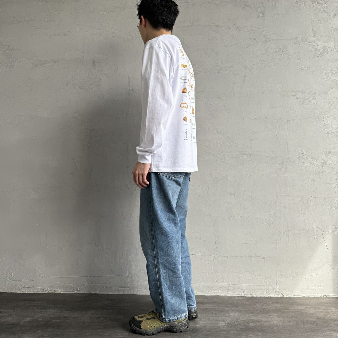 HUF [ハフ] 長袖Tシャツ [TS02392] WHITE &&モデル身長：168cm 着用サイズ：M&&