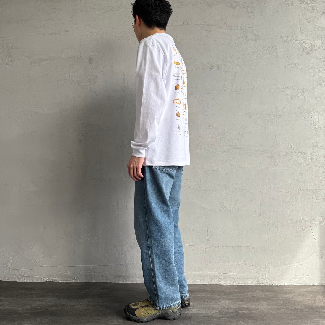 HUF [ハフ] 長袖Tシャツ [TS02392] WHITE &&モデル身長：168cm 着用サイズ：M&&