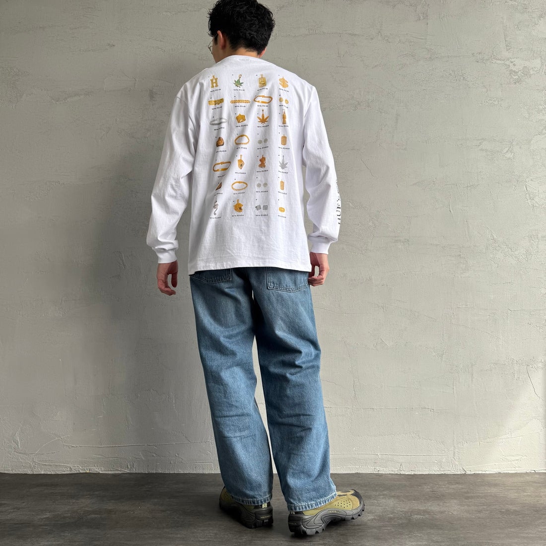 HUF [ハフ] 長袖Tシャツ [TS02392] WHITE &&モデル身長：168cm 着用サイズ：M&&