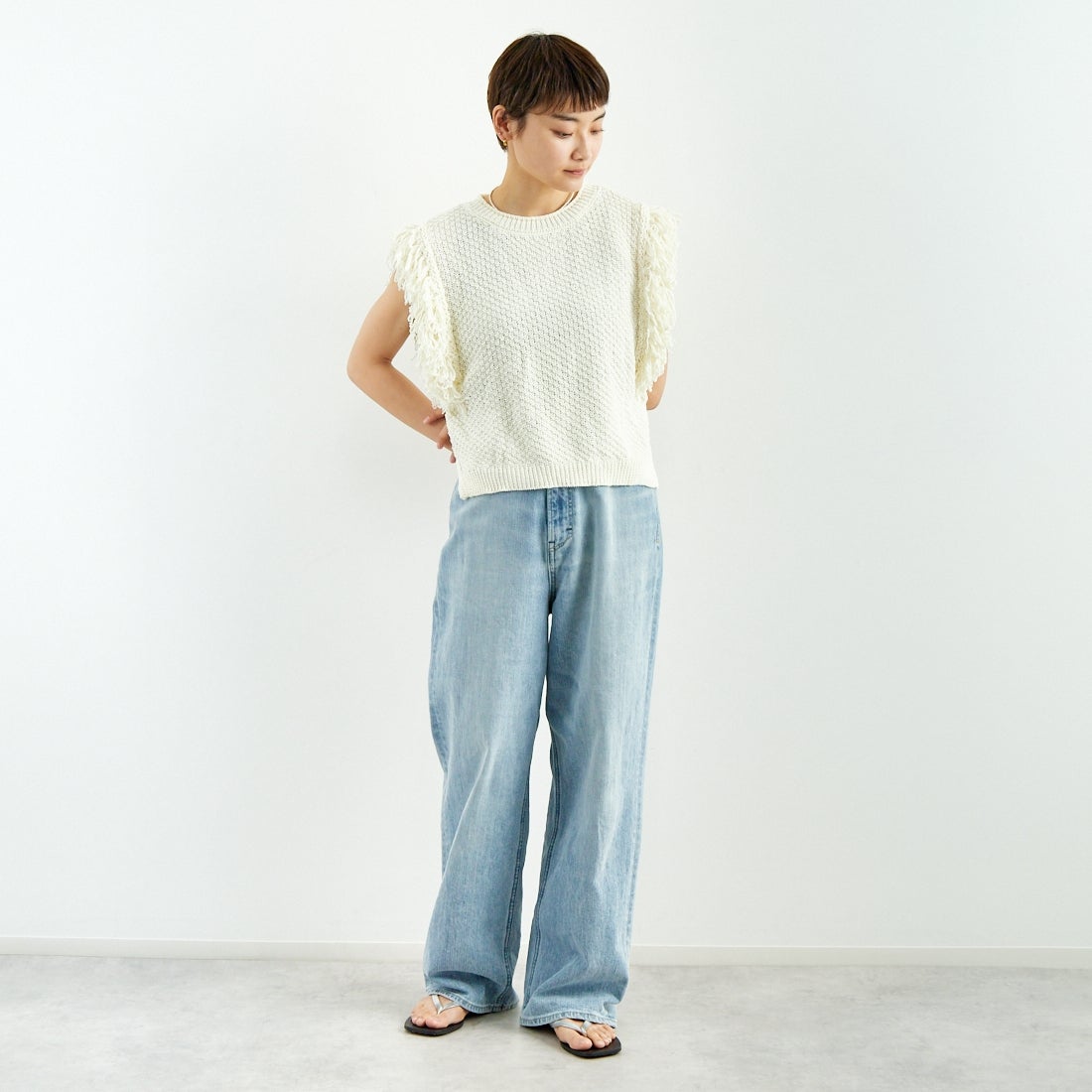 CHIGNON [シニヨン] フリンジパネルベスト [9151-051DP] O.WHITE &&モデル身長：160cm 着用サイズ：F&&